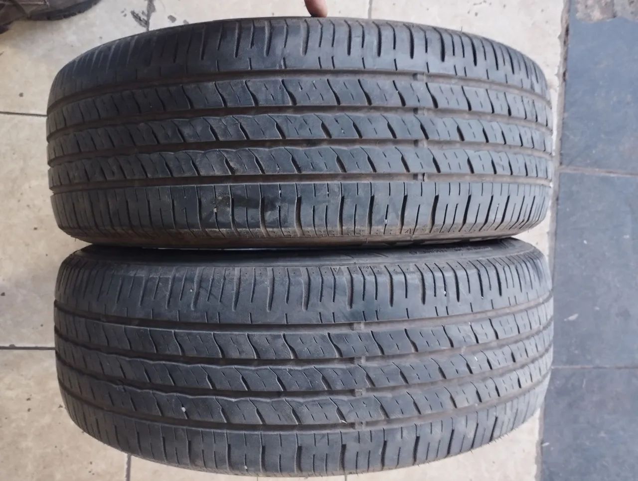 Par de pneus marca Nexen aro 215/60/17 - Foto 2