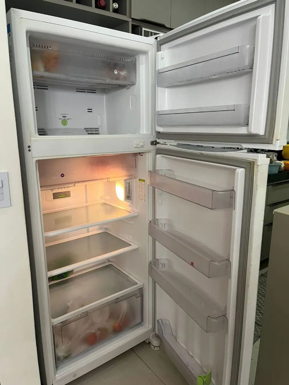 Vendo uma geladeira.  - Foto 4