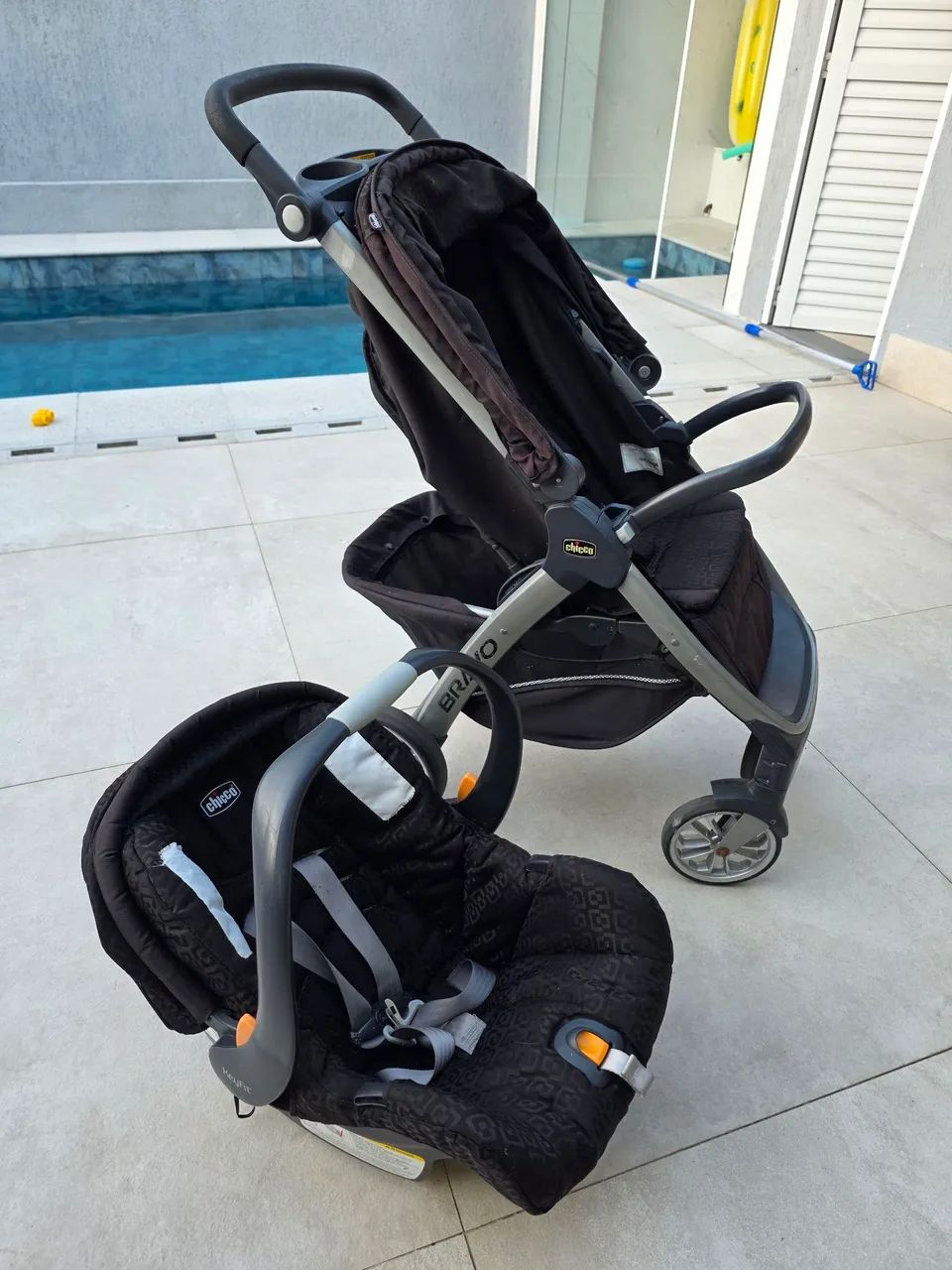 Carrinho + bebê conforto BRAVO