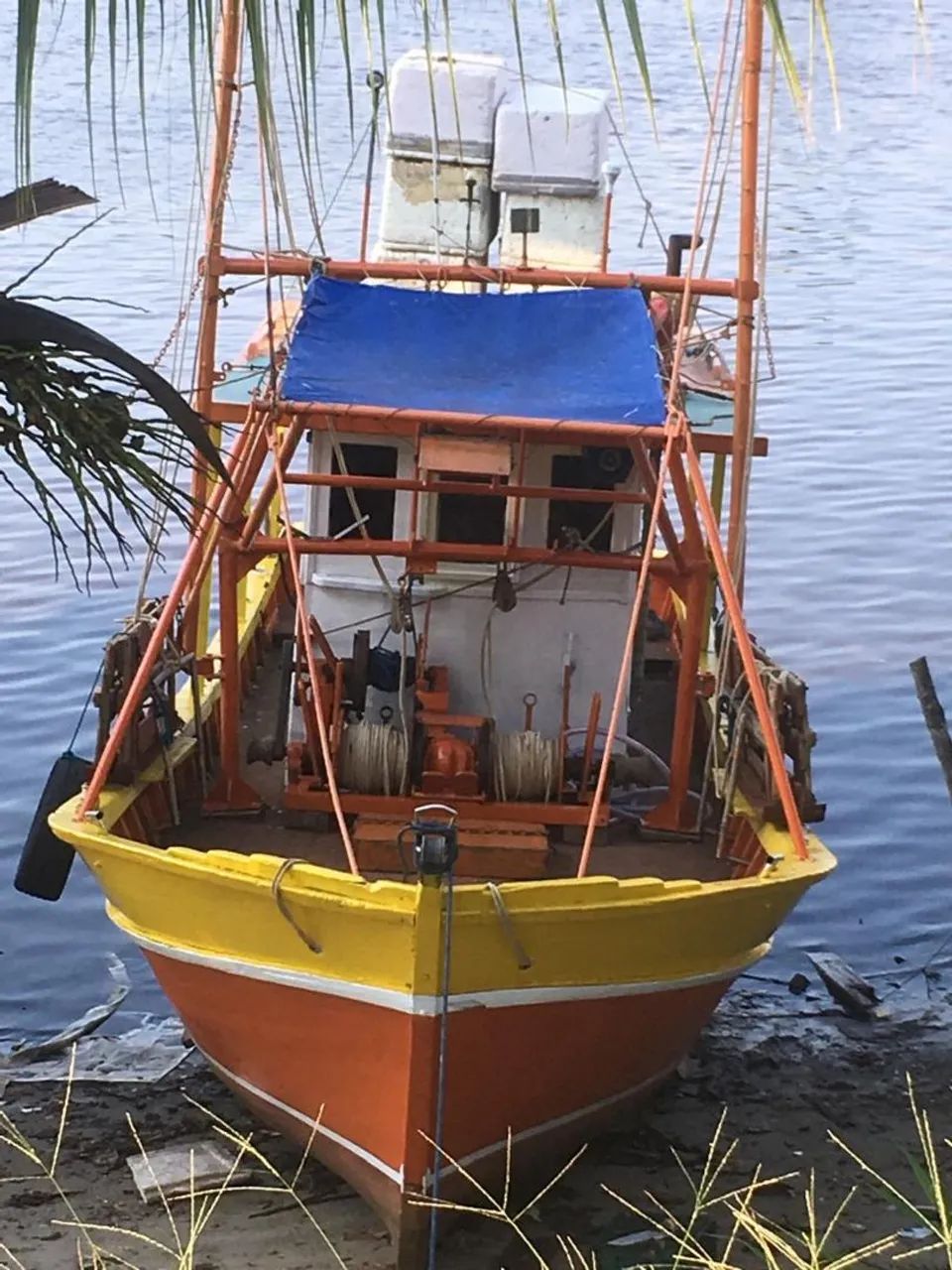 cara de areia em perfeito estado pronto para pesca de camarão 