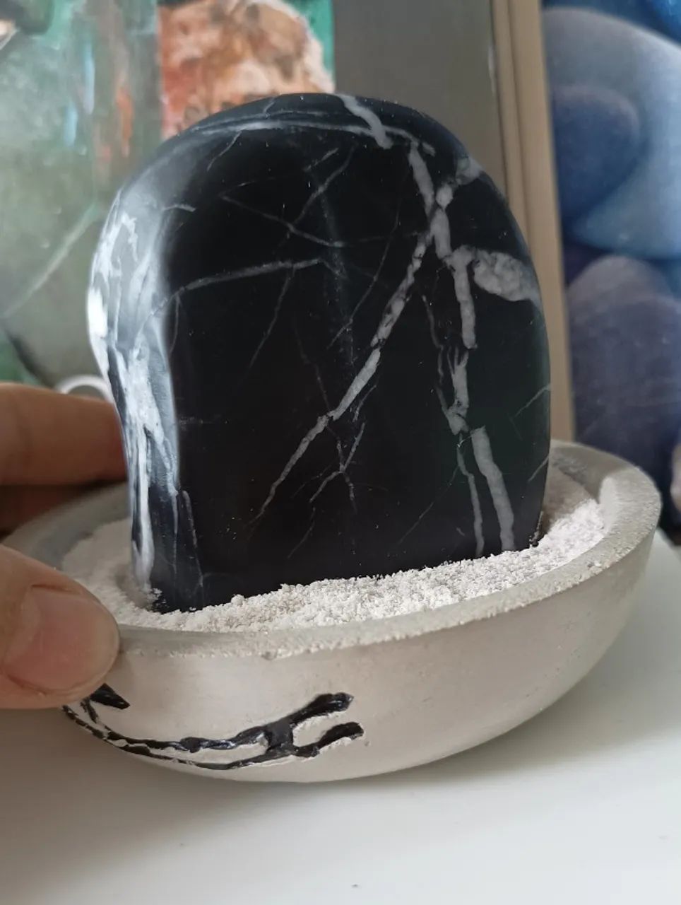 Arte japonesa em pedra negra com veios Suiseki  - Foto 2