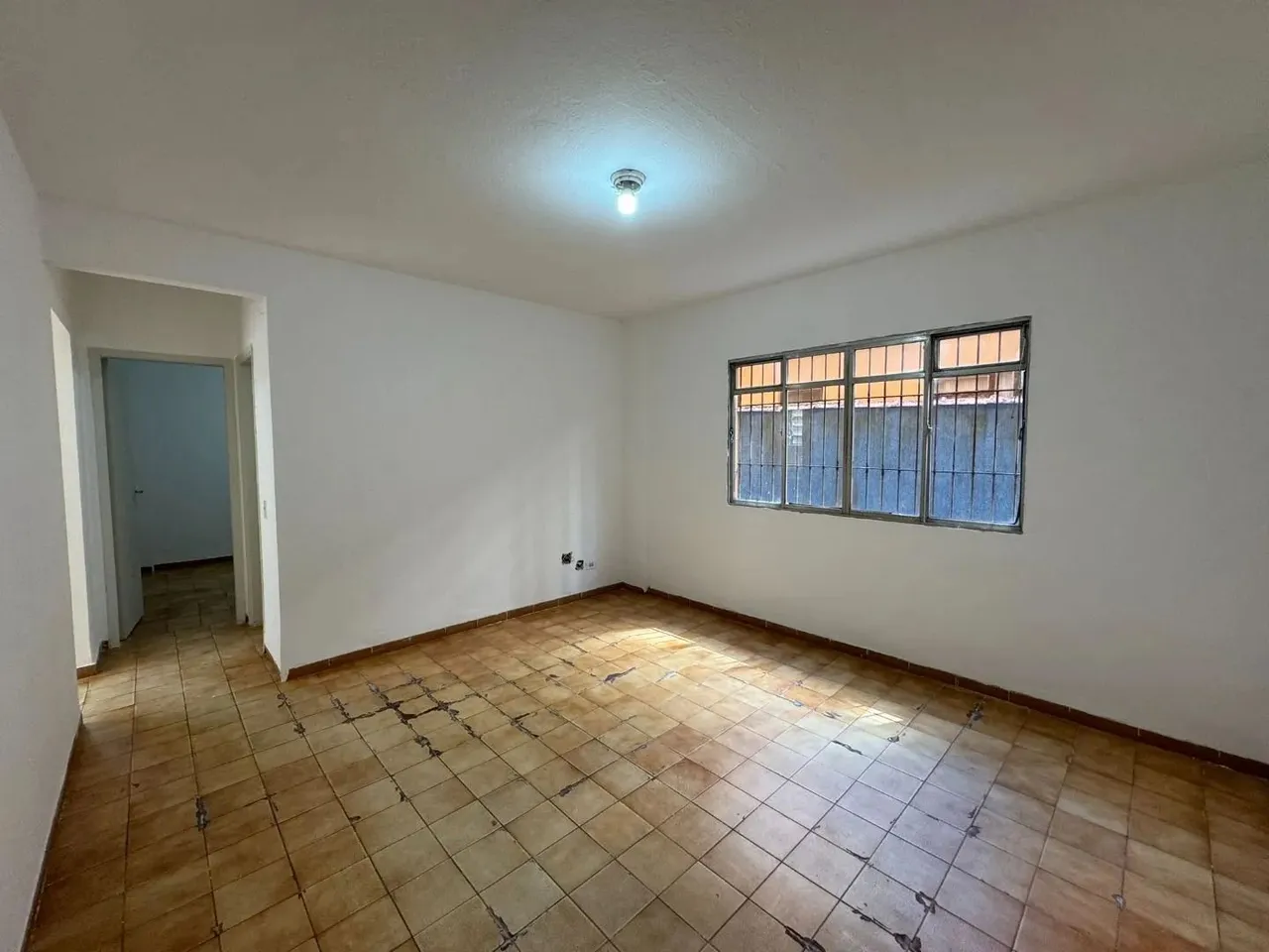 Apartamento Térreo para Locação na Vila Tupi em Praia Grande - SP.
