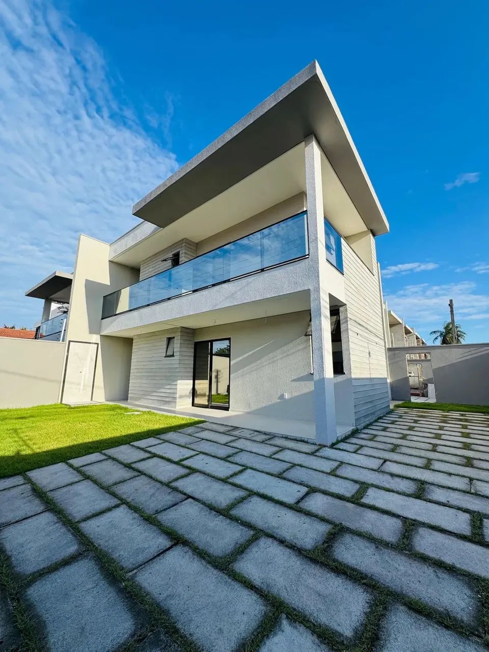 LINDA CASA DUPLEX DE ESQUINA COM 4 SUITES COM ESPAÇO PRA PISCINA