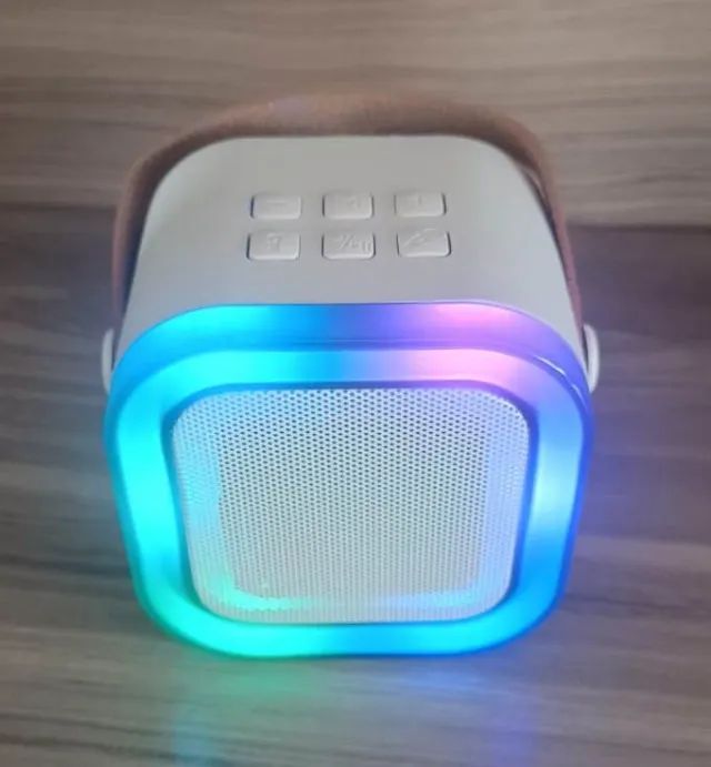 Caixinha De Som Karaokê Infantil Bluetooth Com 2 Microfones Sem Fio Led Portátil Cor Bege - Foto 3