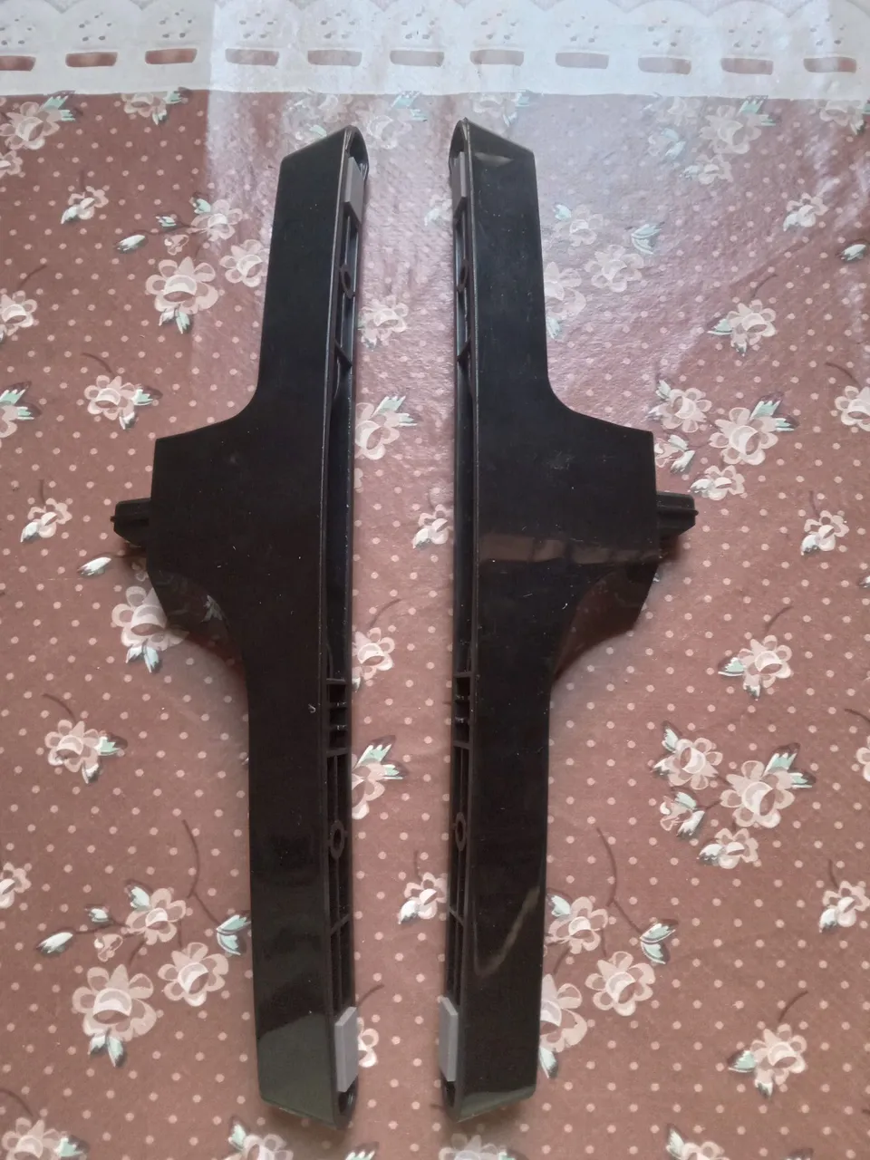 Pés de TV - Suporte Preto usado valor 25,00