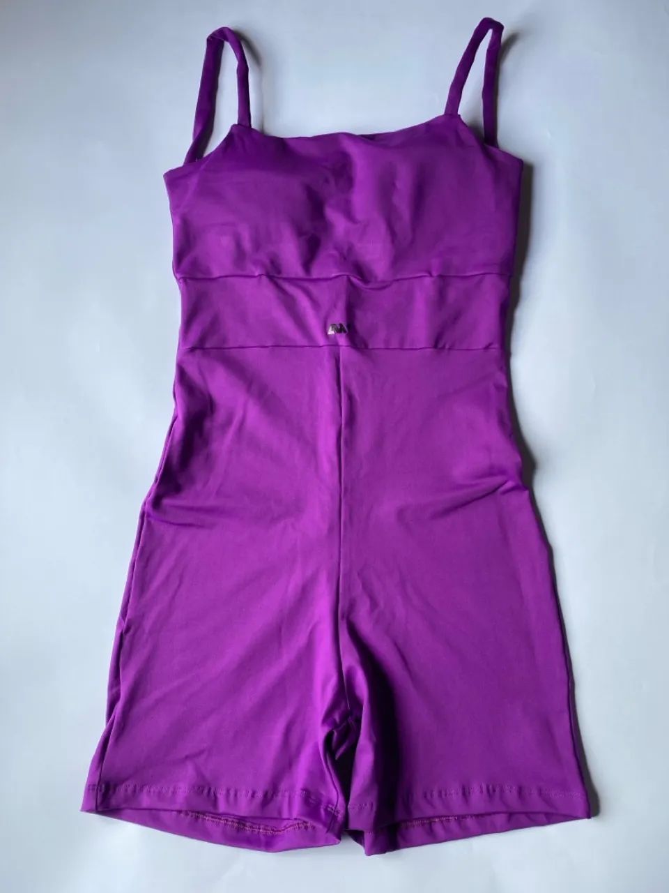 Macacão treino - Bege e Roxo - Tamanho M