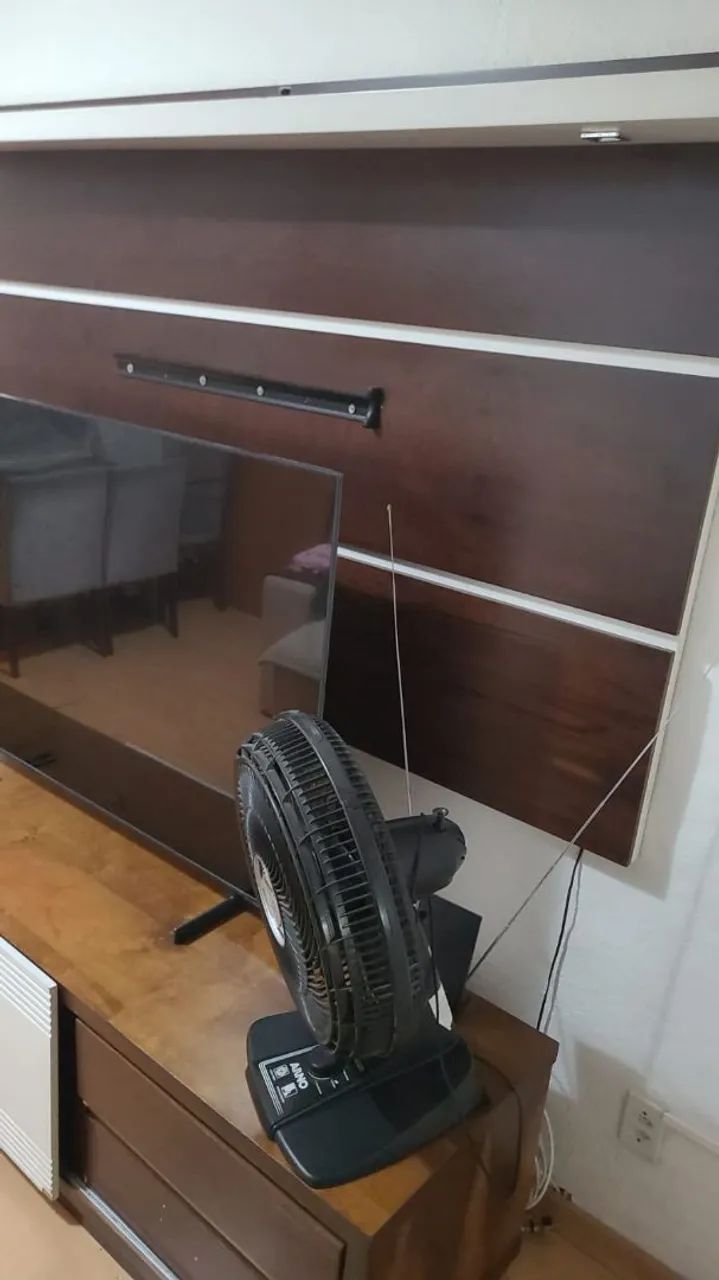 Rack e painel de TV em madeira e MDF - Foto 3