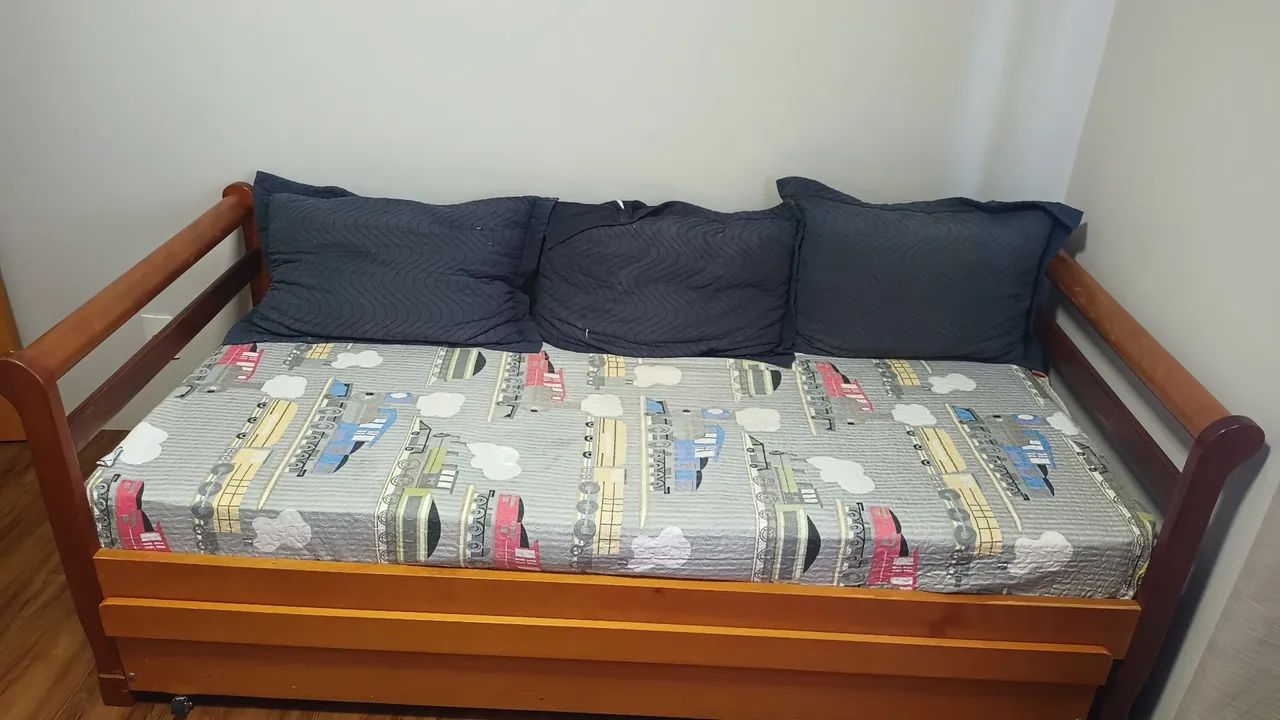 Cômoda, cama babá e berço em madeira maciça. - Foto 5