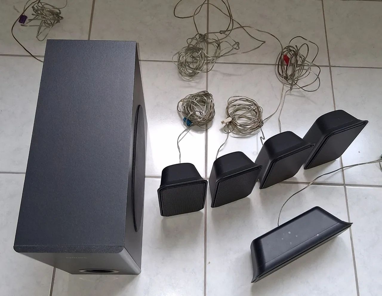 CONJUNTO CAIXAS DE SOM HOME THEATHER PHILIPS  - Foto 2