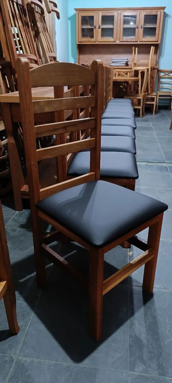 Cadeiras estofadas no courvin. Todas em madeira maciça $ 220,00 cada entregamos 08551 - Foto 4