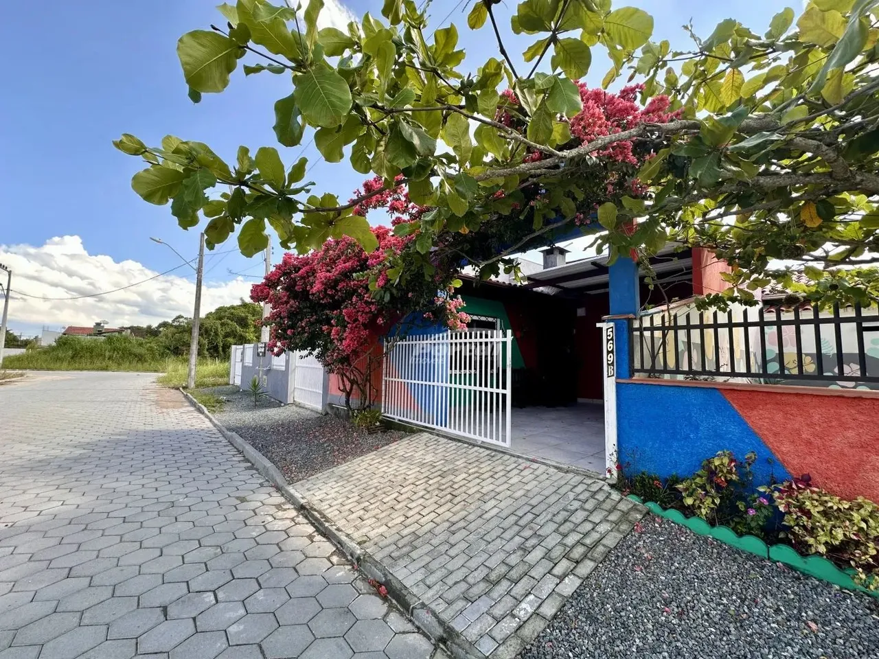 Casa mobiliada disponível para locação no bairro Itajuba, em Barra Velha/SC. ()