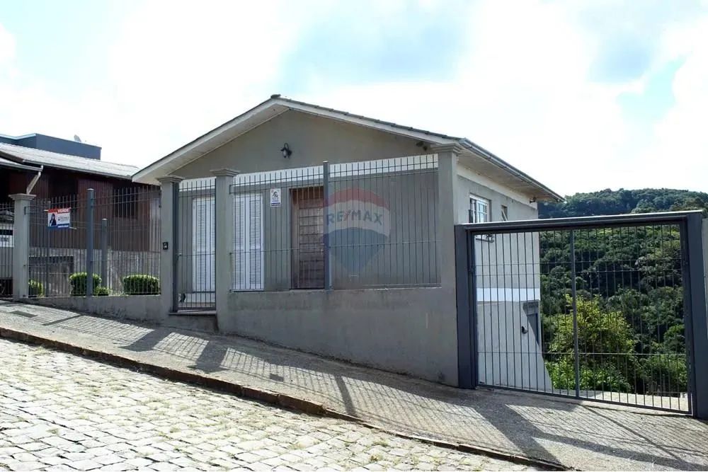 Casa com 2 pavimentos, oferece conforto e espaço para sua familia. - Foto 2