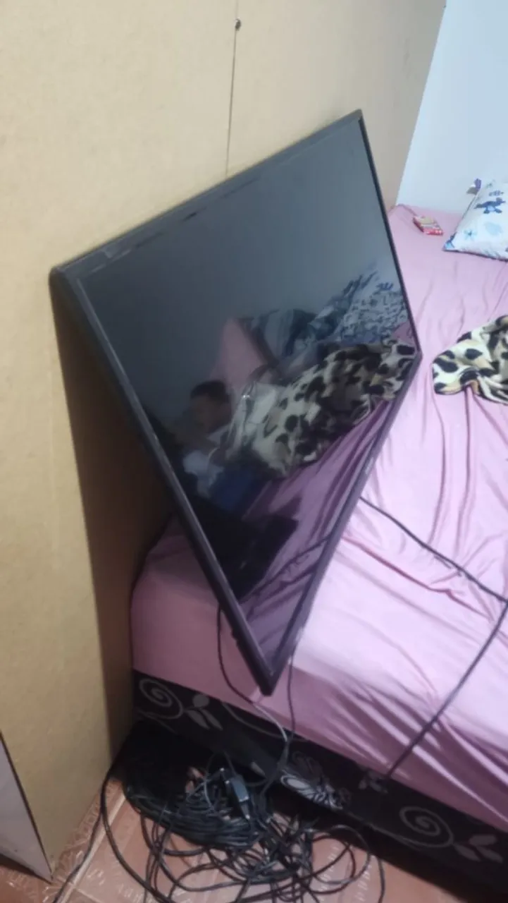 TV 42 , vem com crome quest... não é smart