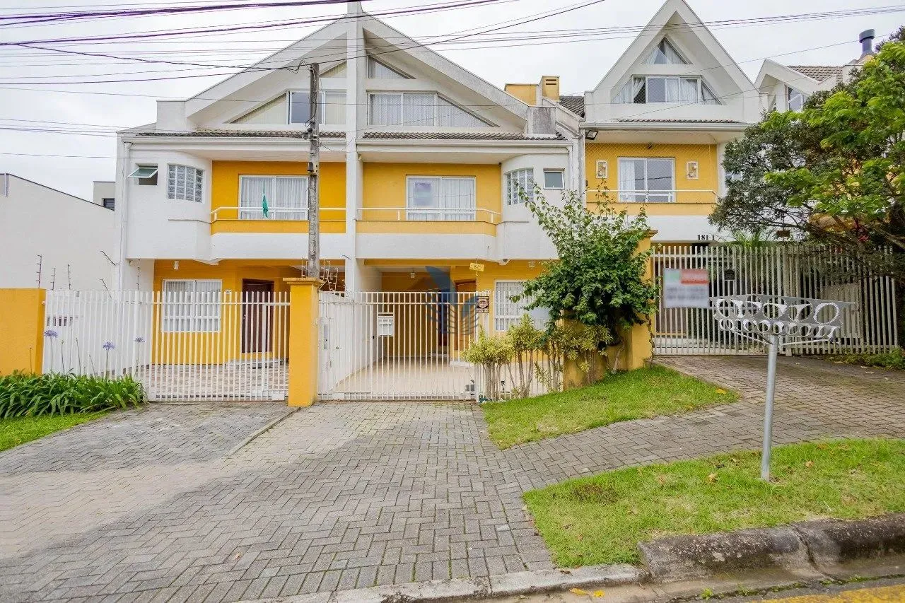 Sobrado à venda em Santa Felicidade