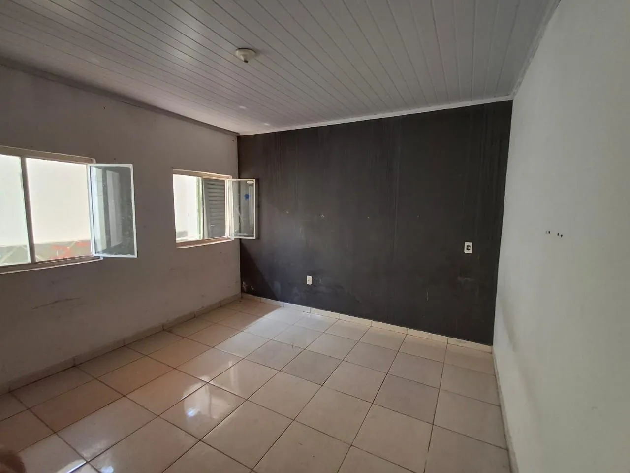 Alugo casa
