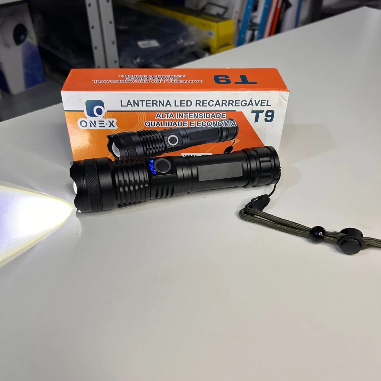 Lanterna LED Recarregável T9 - Alta Intensidade e Economia