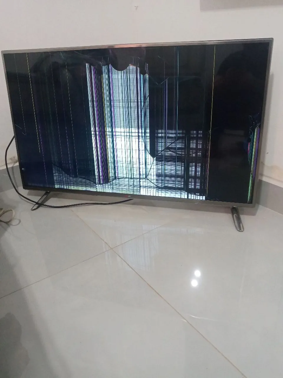 TV com tela danificada - Peças para reparo