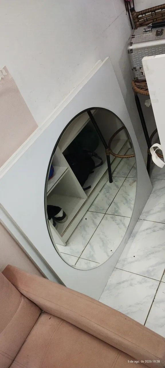Espelho bisotado com moldura 