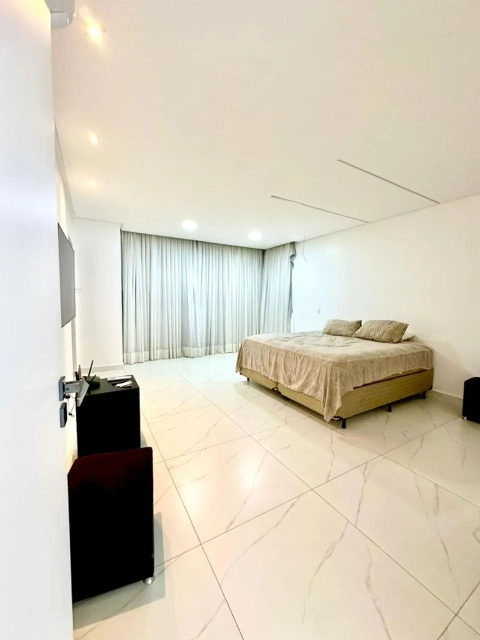 Terras Alphaville -  4 suites, sendo 1 com closet, escritório e varanda (master) - Foto 2