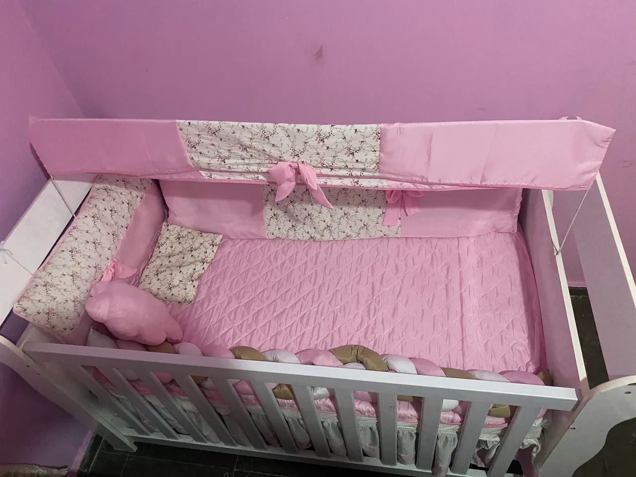 Berço infantil e colchão 