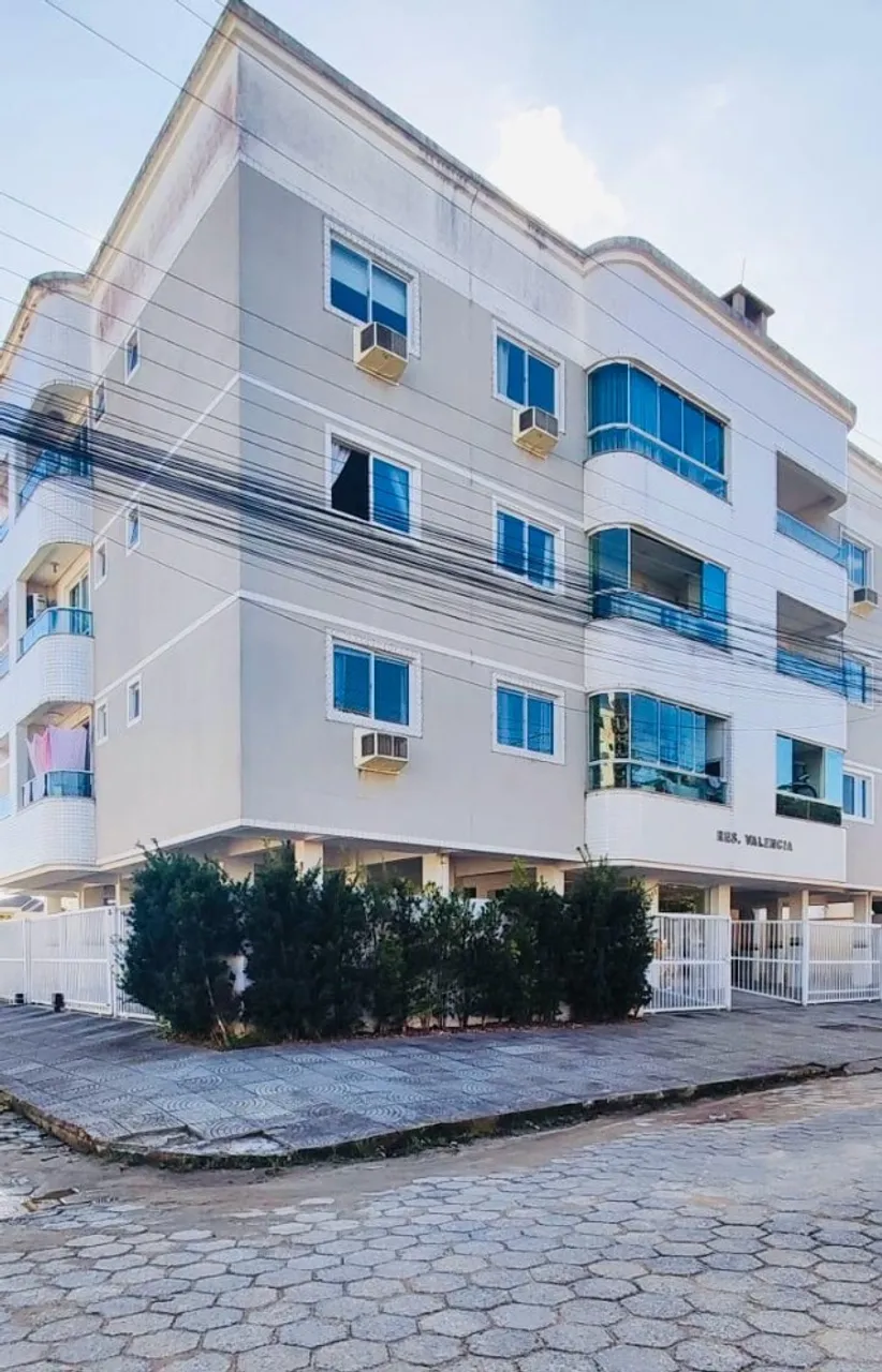 Apartamento com condomínio incluso, 2 quartos, suíte, garagem em Camboriu centro mobiliado