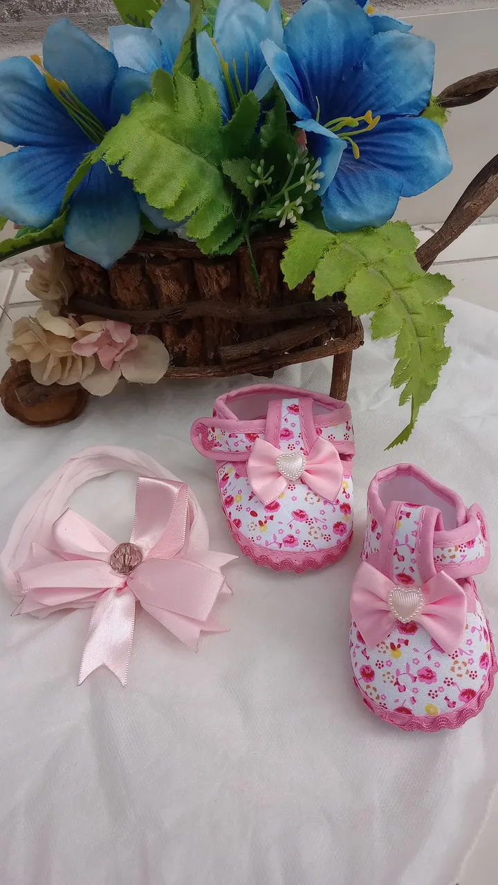 Sapatinhos Bebê Menina Rosa com Flores - Novo
