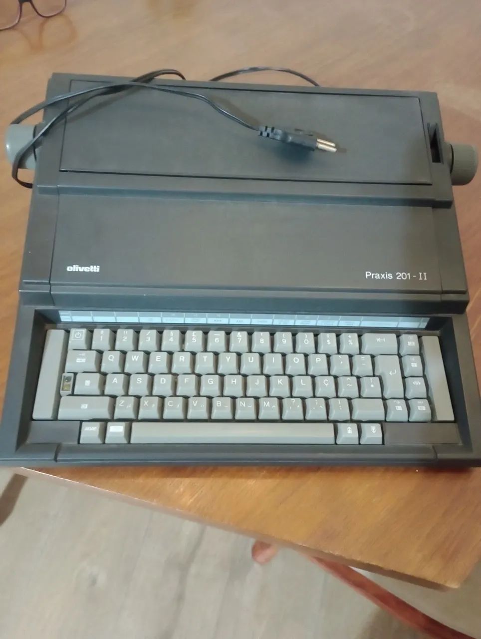 Máquina de escrever Olivetti Praxis 201-II