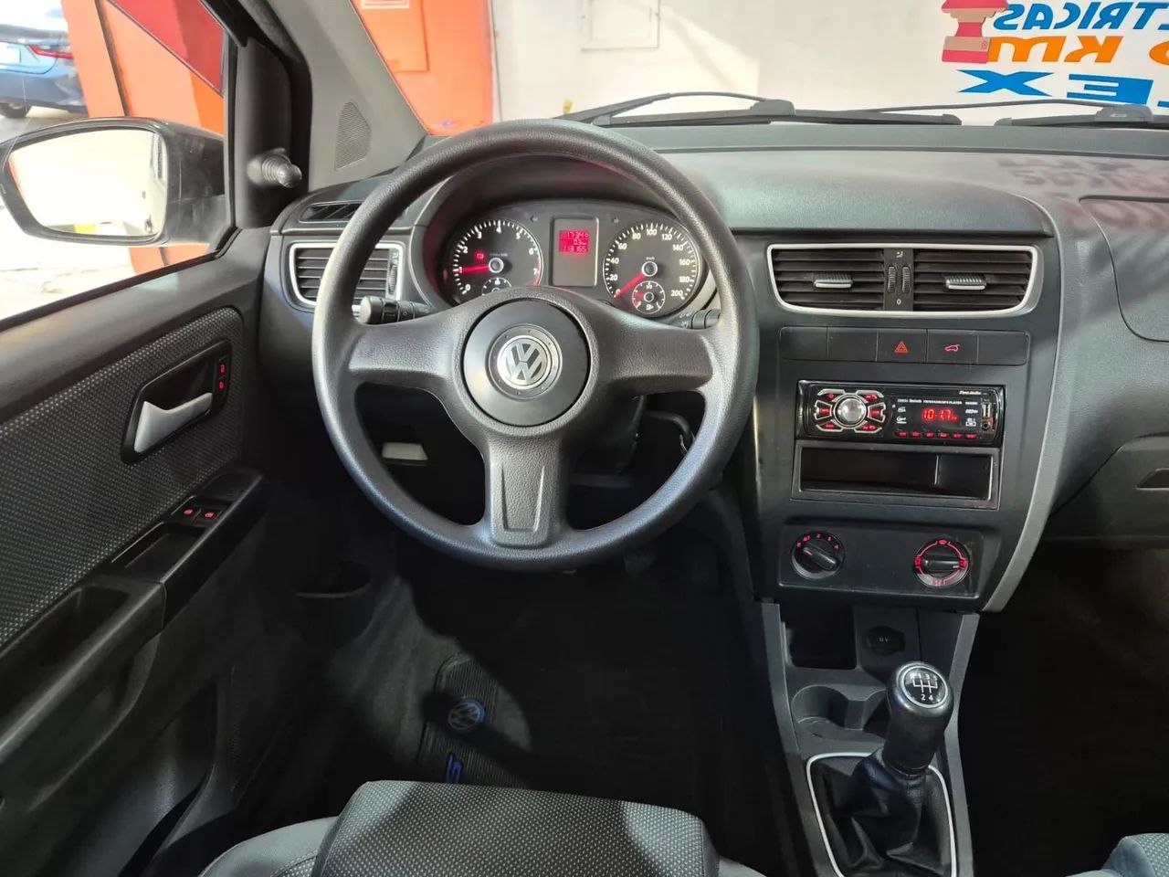 Volkswagen Fox 1.0 MI Total Flex 8V - Foto 12