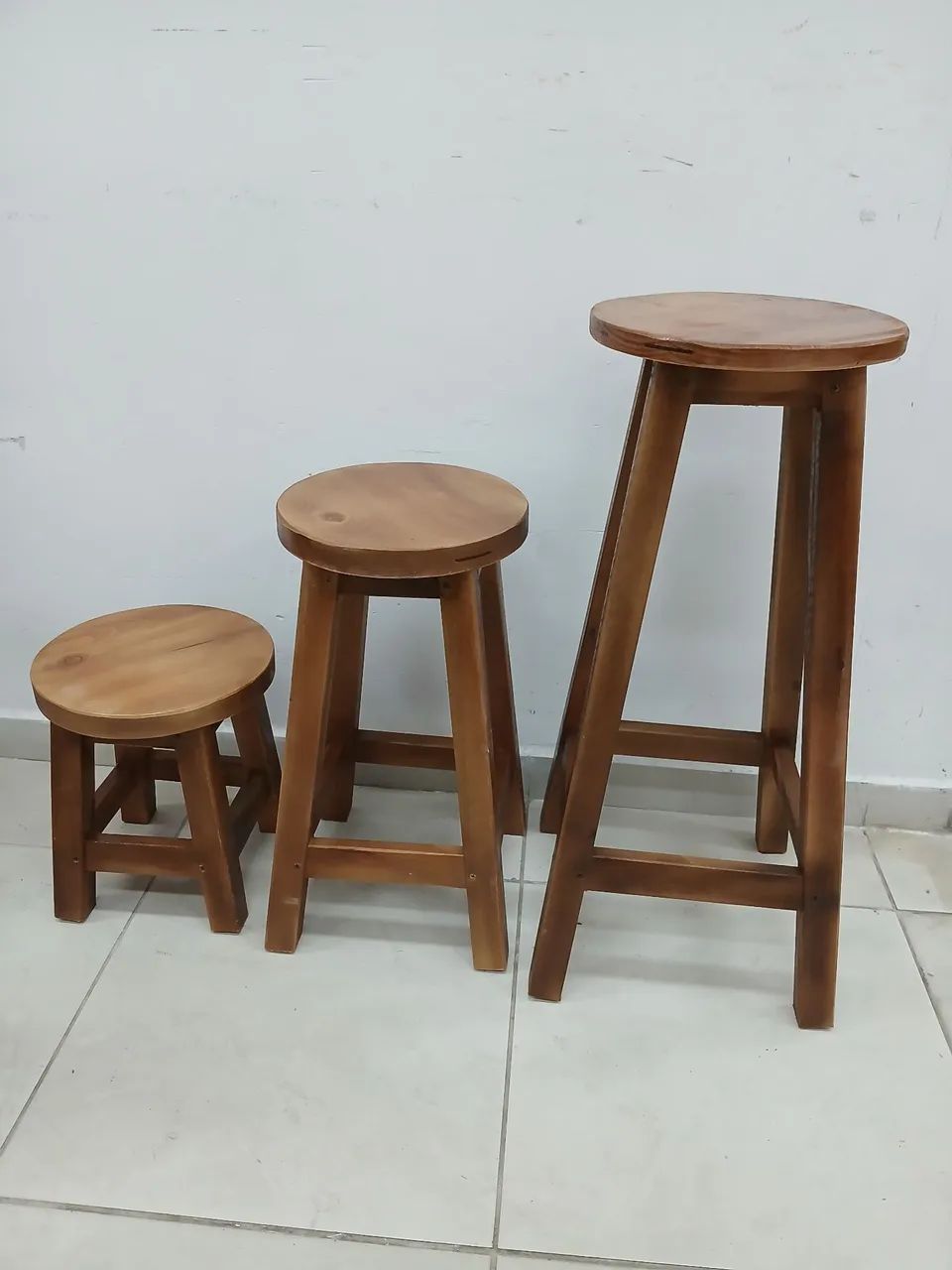 Conjunto de Banquetas de Madeira Maciça - Foto 4