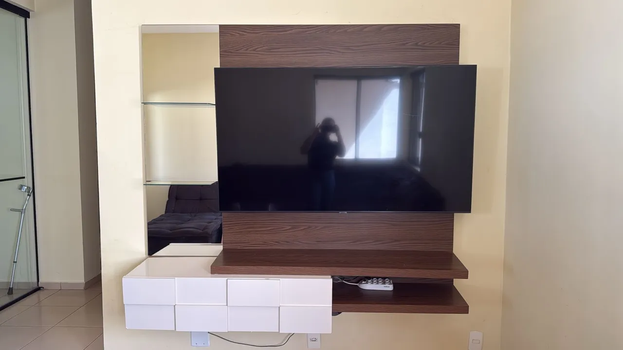 Painel para TV com Rack, vidro e espelho