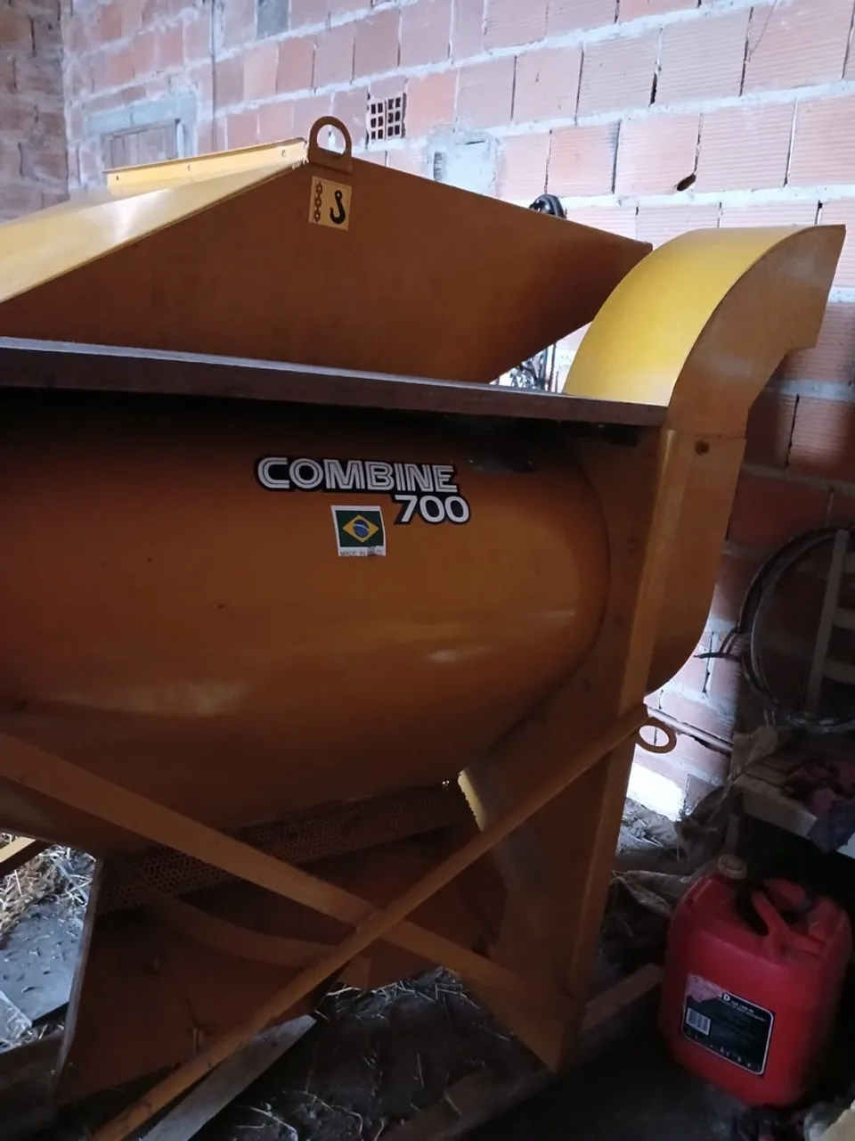 Debulhador de Grãos Combine 700 - Eficiência na Colheita