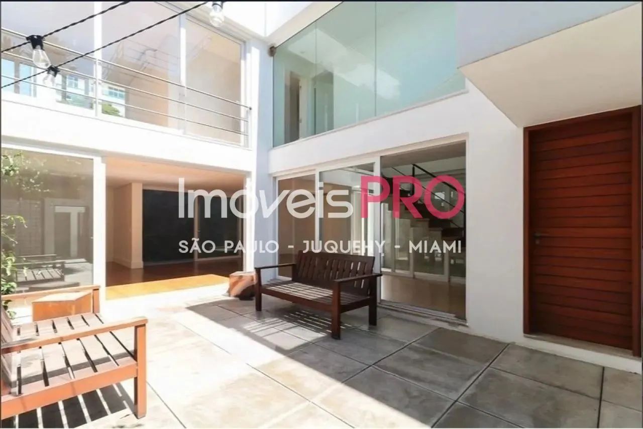 Campo Belo - Casa com 3 suíte(s), 3 dormitório(s) e 3 vaga(s) de garagem, para venda