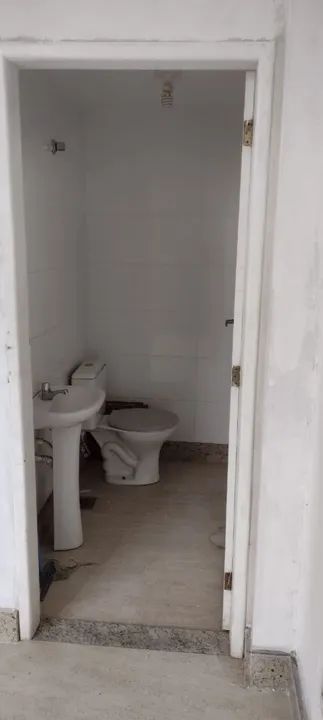 Ponto comercial com porta de aço e vitrine - Foto 4