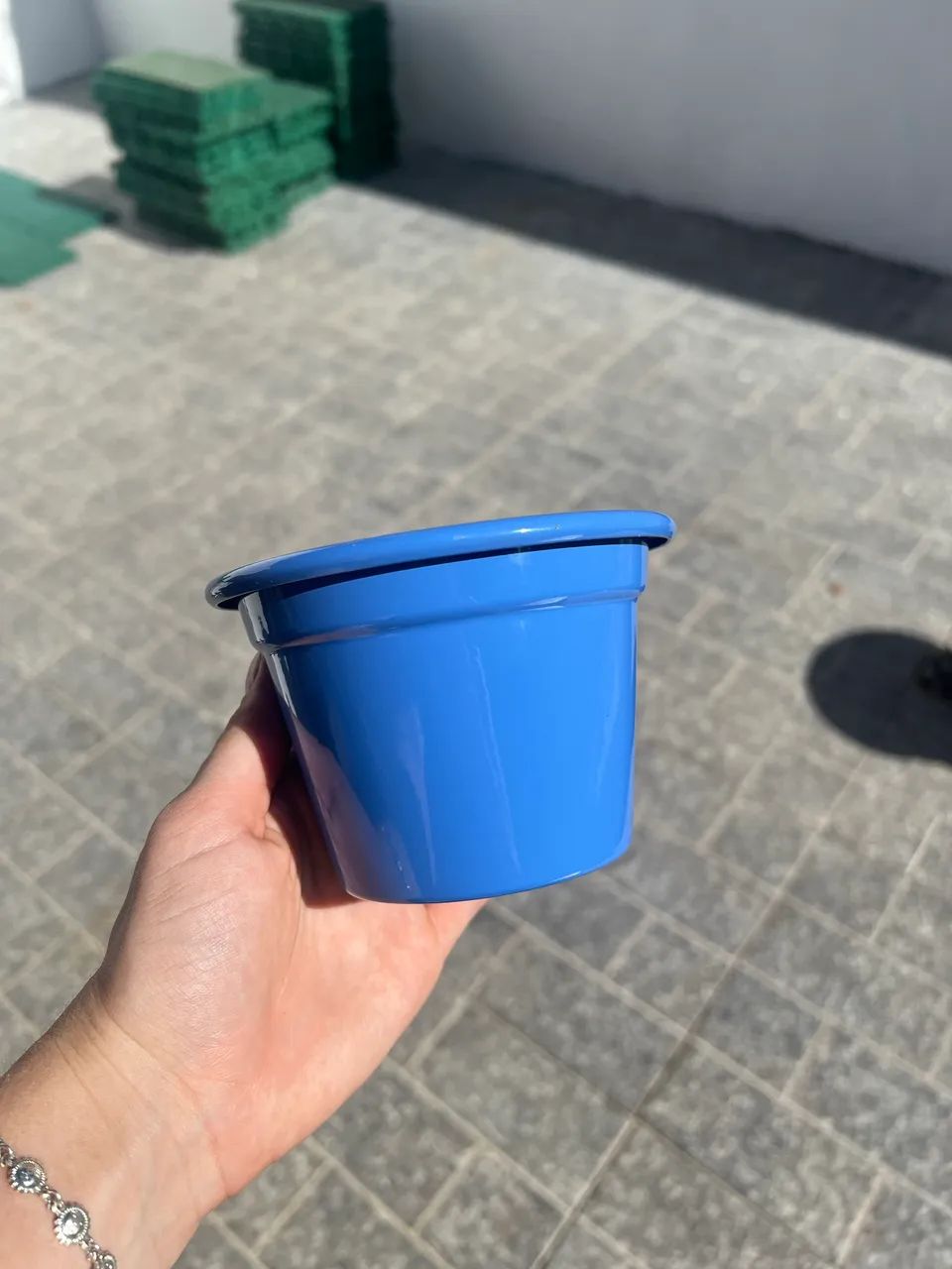 Vaso azul claro tam P de alumínio 12 cm x 8,5 cm