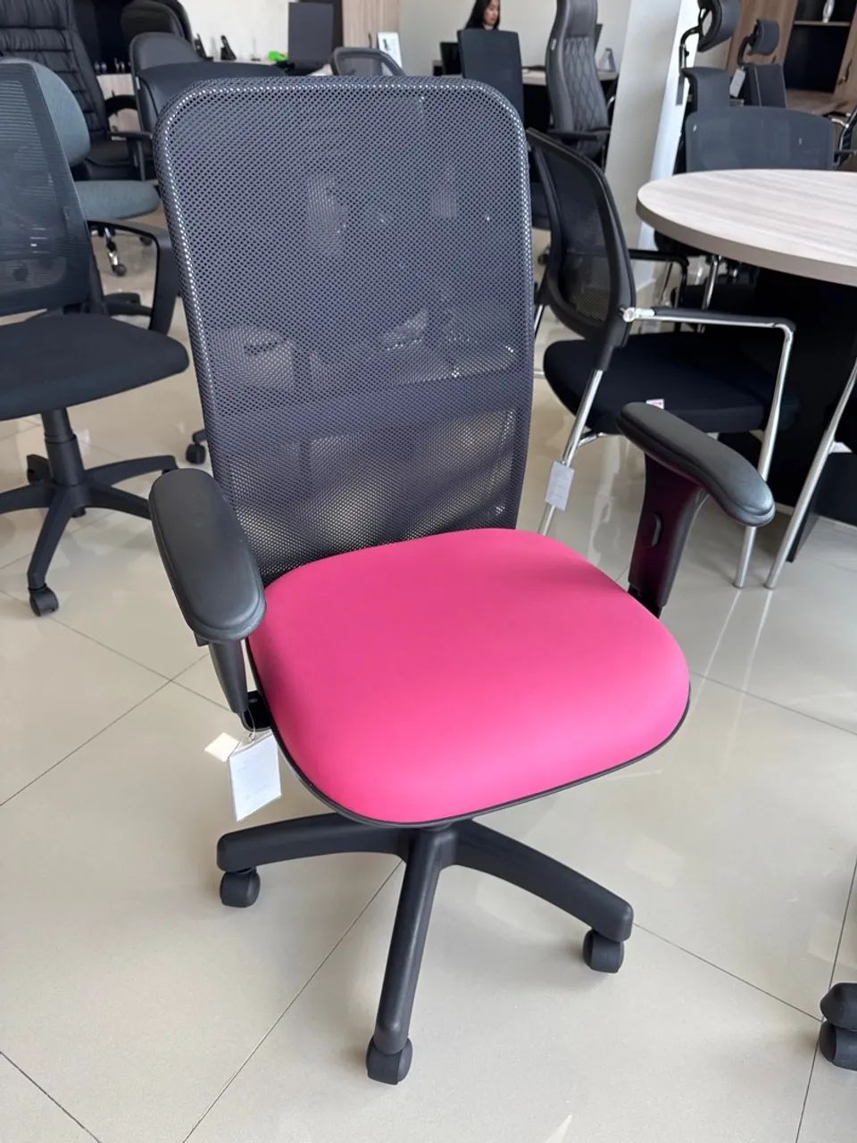 Cadeira de Escritório Ergonômica com Rodinhas - Conforto e Estilo