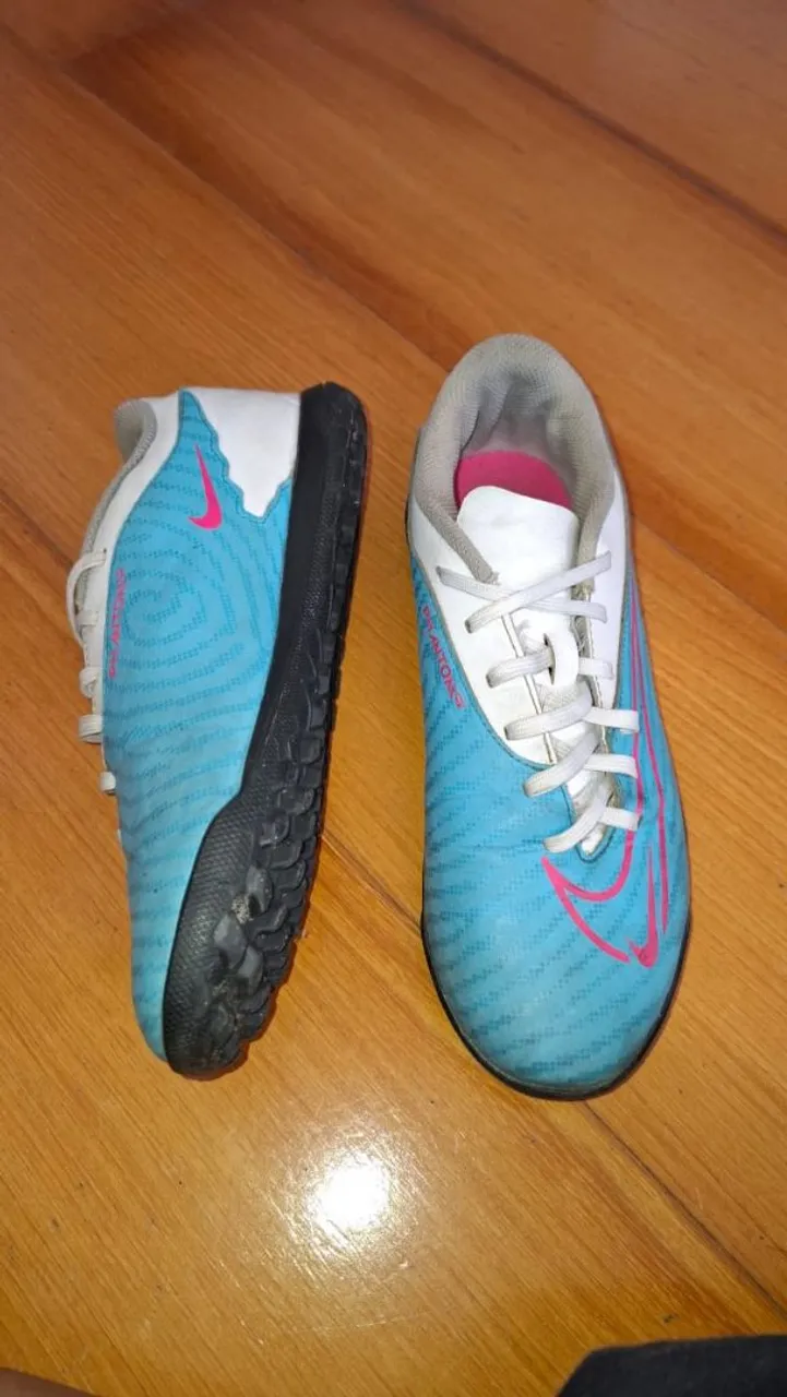 Chuteira Nike Phantom