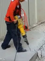 Demolição e retirada de pisos por m2