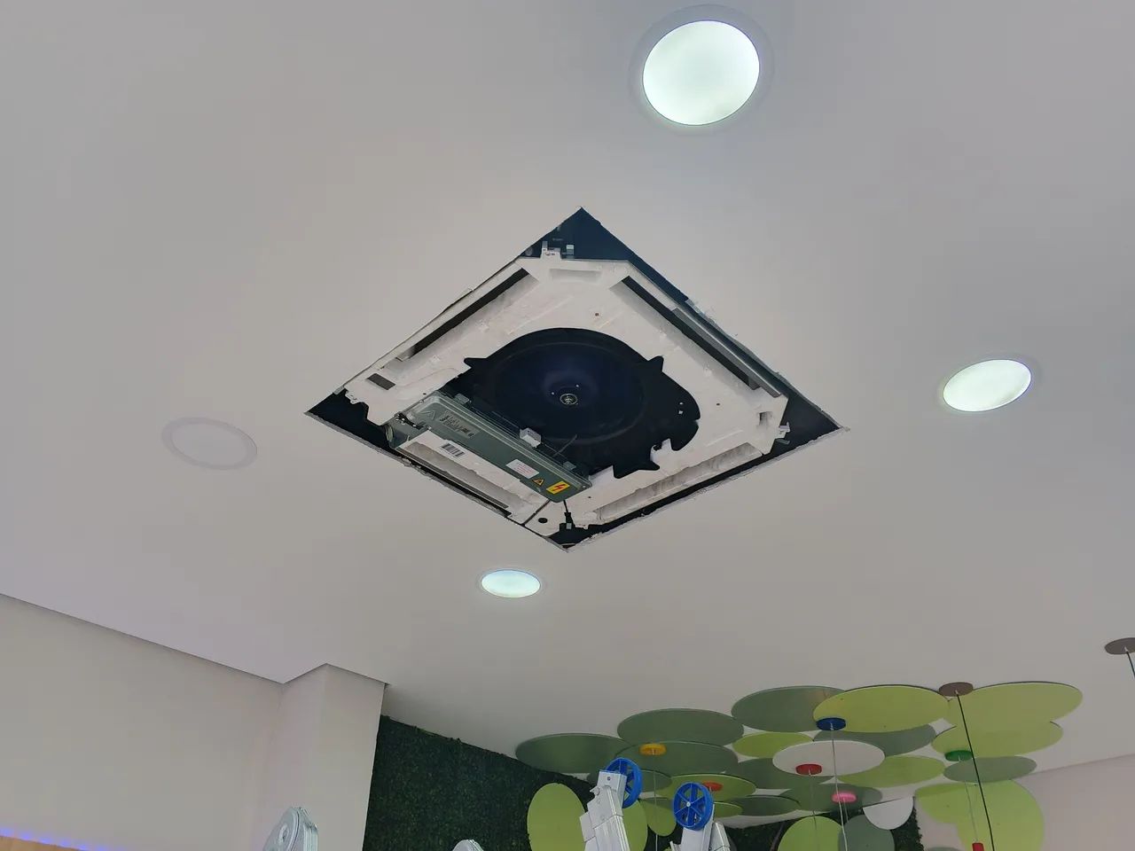 INSTALAÇÃO DE AR CONDICIONADO TODAS AS MARCAS E MODELOS