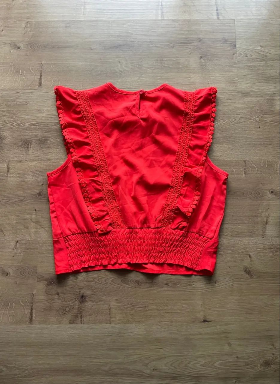 Cropped tam P sem mangas vermelho da J Bia - Foto 3