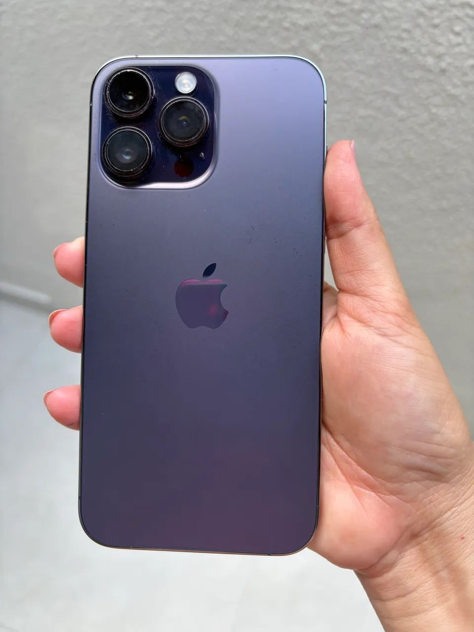 Celular iPhone na cor roxa em perfeito estado. Sem marca de uso  - Foto 2