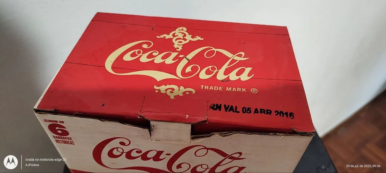 Caixa de Coca-Cola Retrô - Colecionador validade 2016 - Foto 6