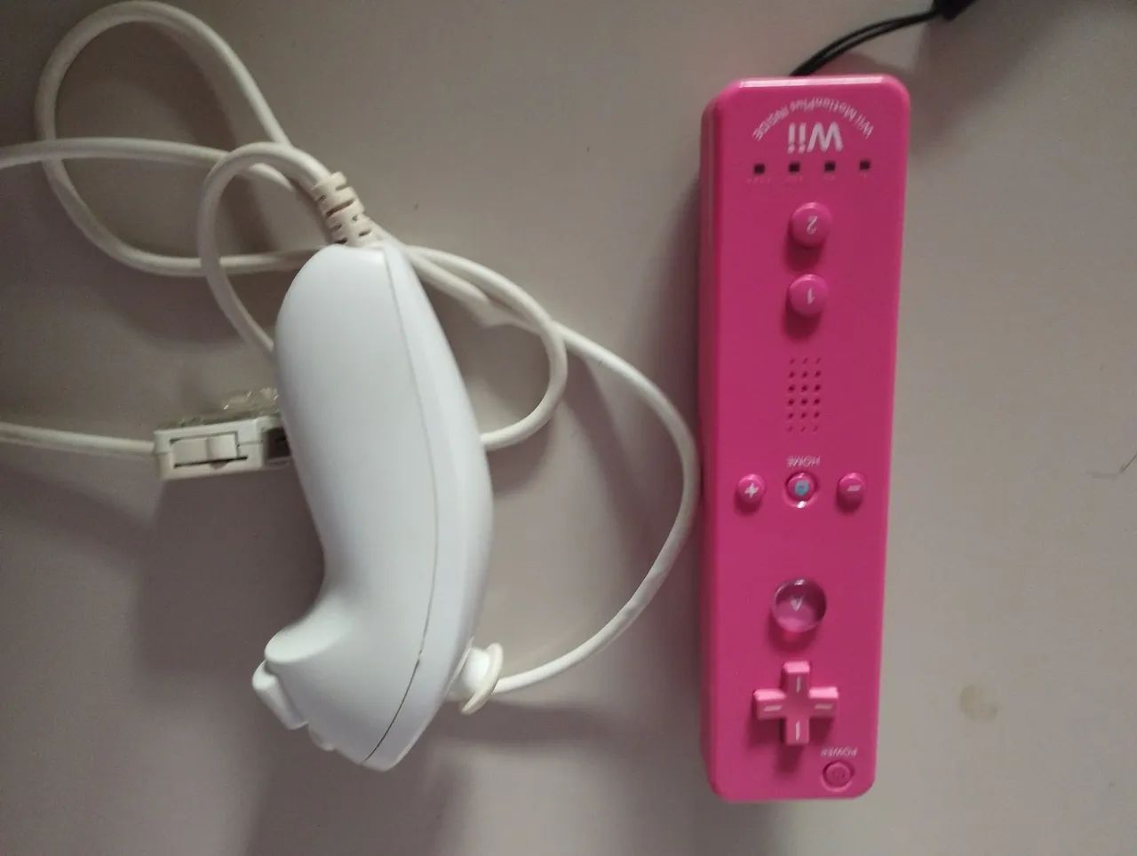 Controle Wii Rosa e Nunchuck Branco - Foto 2