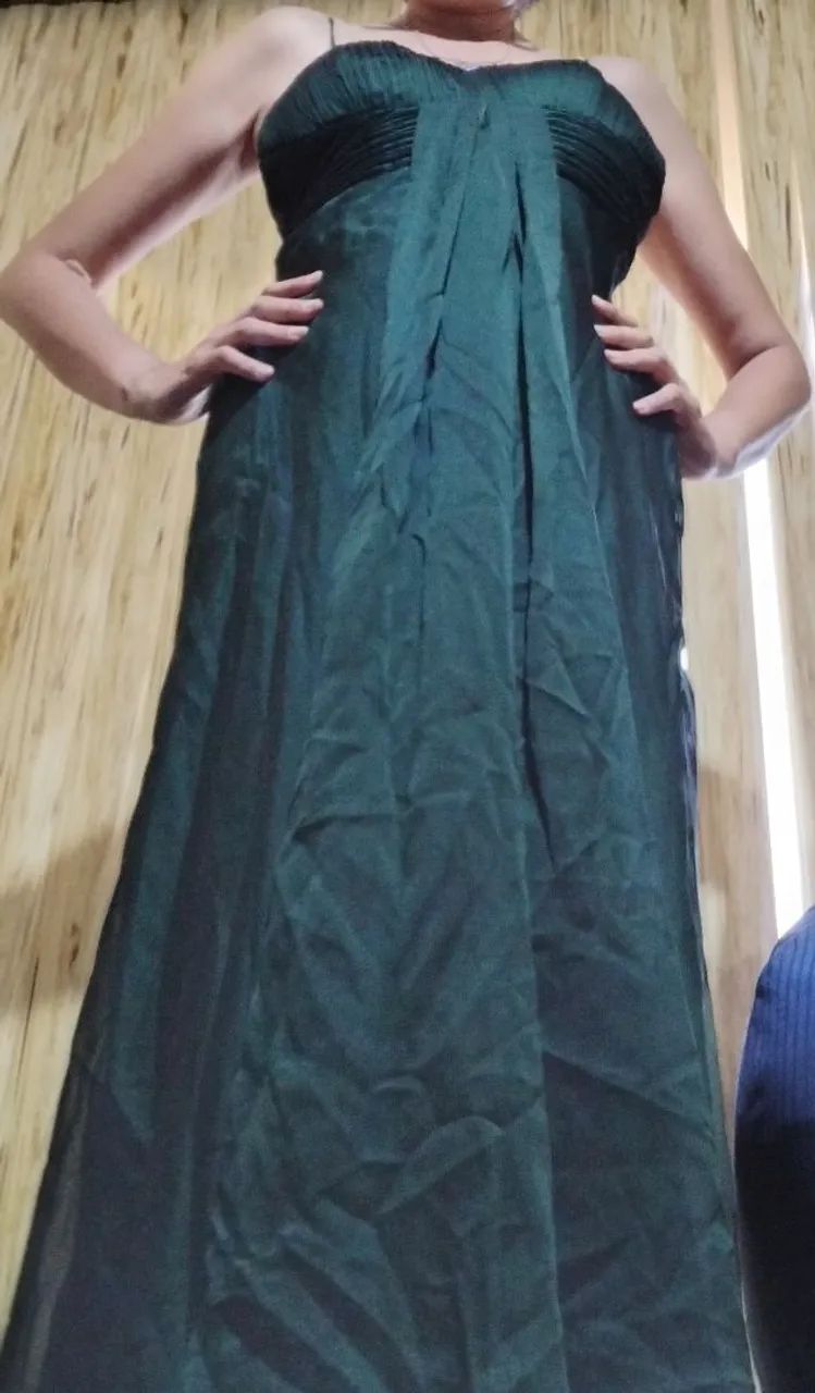 Vestido de festa verde musgo com echarpe - Foto 3