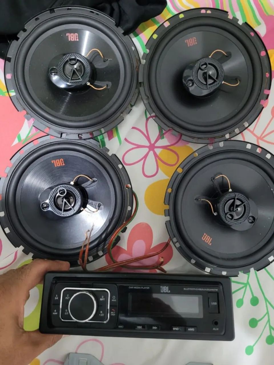 Vendo auto falante e radio jbl R$500,00