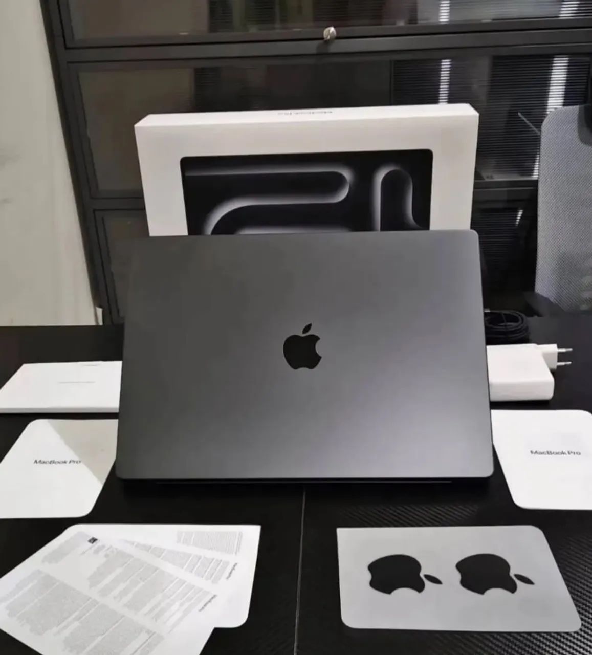 MacBook Pro M3 Pro 2023 36GB/ 512 SSD - Foto 4