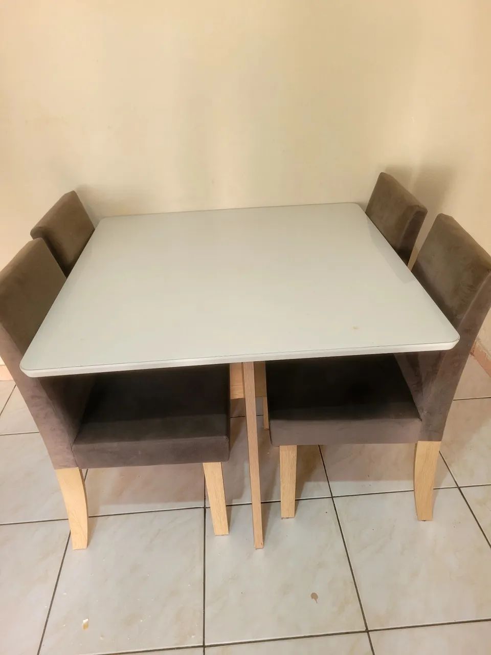 Mesa de vidro com 4 cadeiras - Foto 2