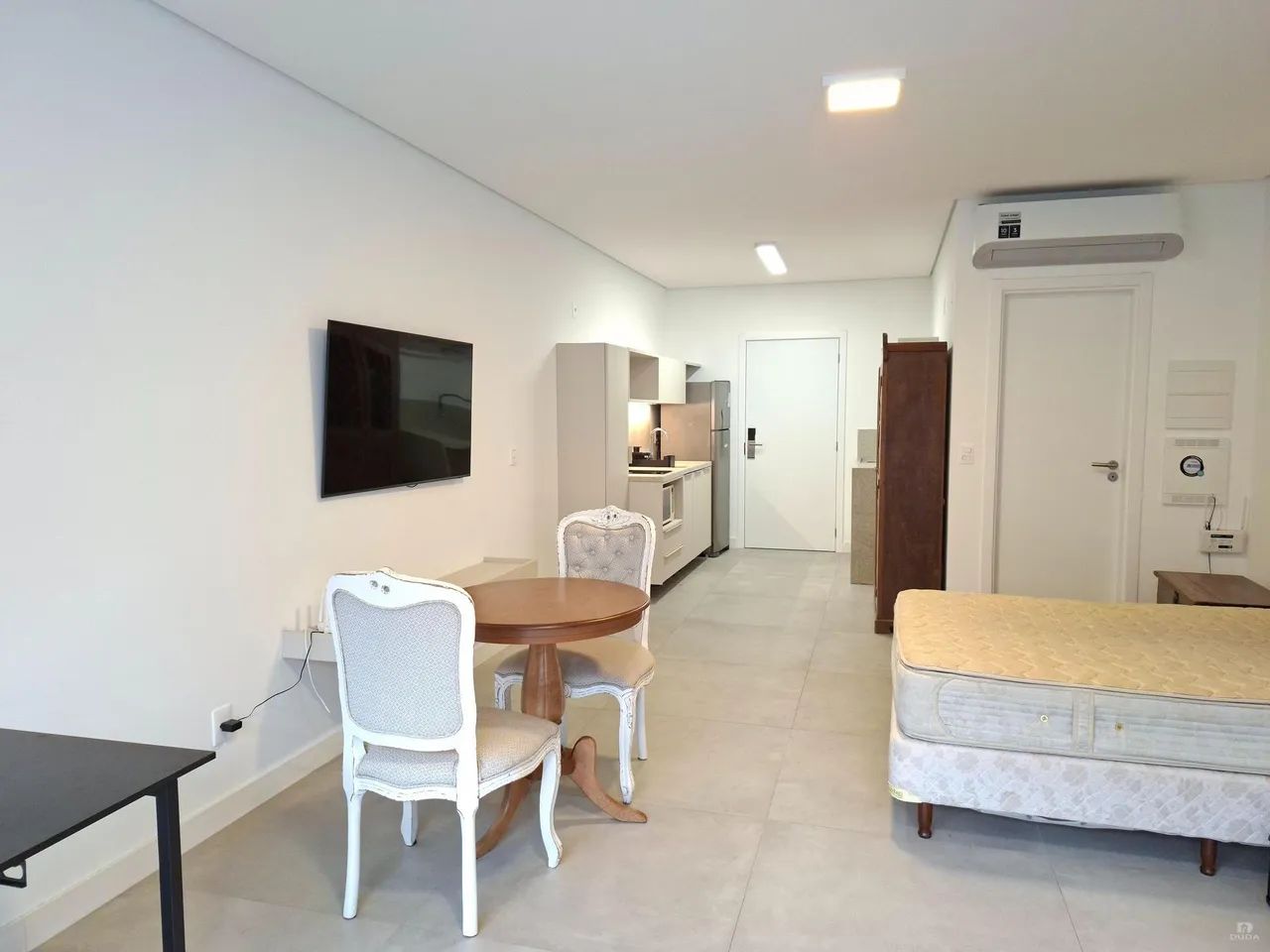 Studio mobiliado para alugar no Saco Grande