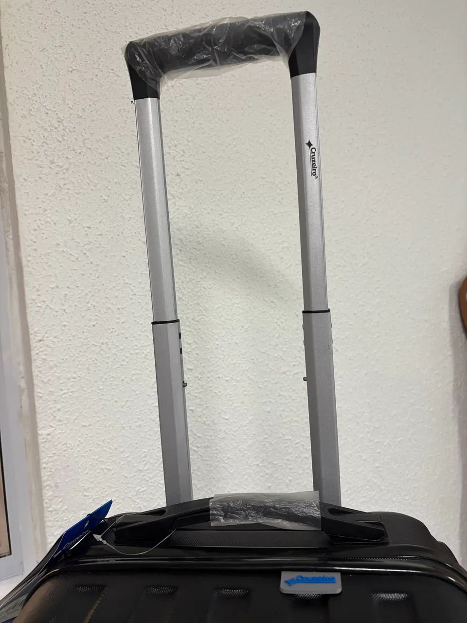 Mala de Bordo P - em ABS com defeito no cadeado e em um zíper  - Foto 3