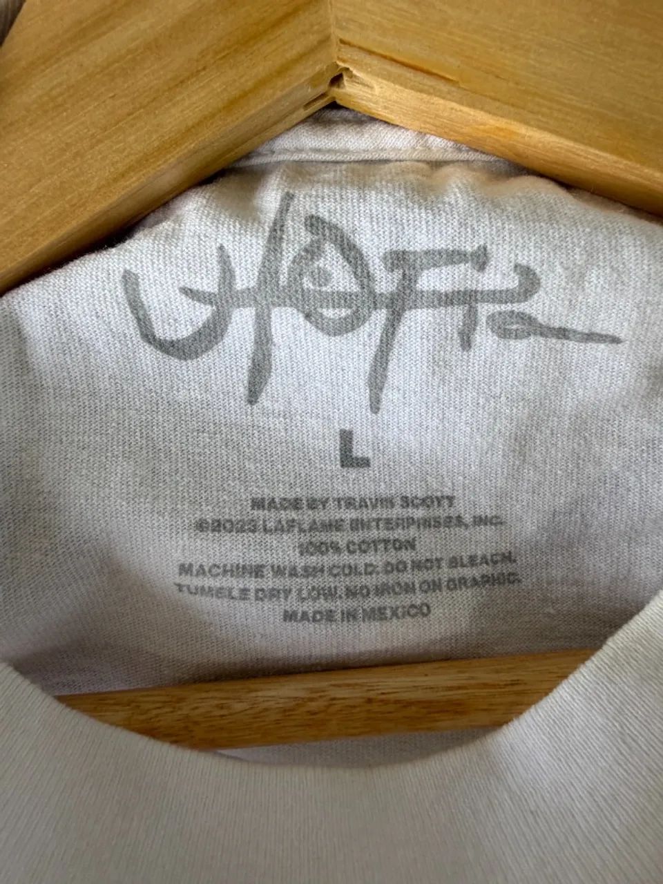 Camiseta Travis Scott Utopia x Kaws Tamanho G - Foto 3