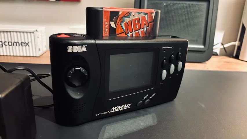 Sega Genesis NOMAD - IMPECÁVEL - RARÍSSIMO - Foto 2